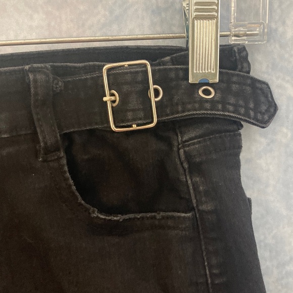 🍀2for$25🍀Hot Topic Distressed Black Jean Shorts W/Buckles High Waisted Juniors 7 - Picture 2 of 12